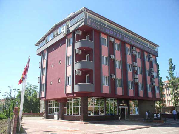 Paradise Hotel   