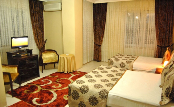Paradise Hotel   