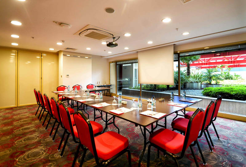 Ramada Encore By Wyndham İzmir / NYX 2 Salonu Boardroom Düzen
