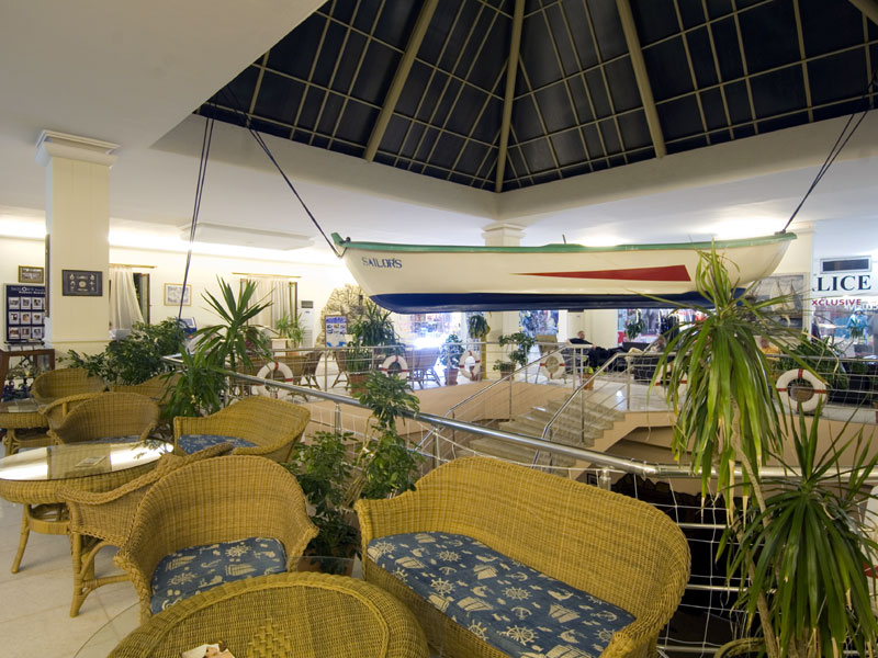 Sailor's Beach Club  