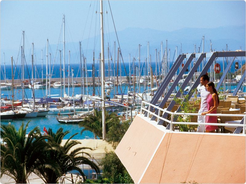 Sentido Marina Suites  