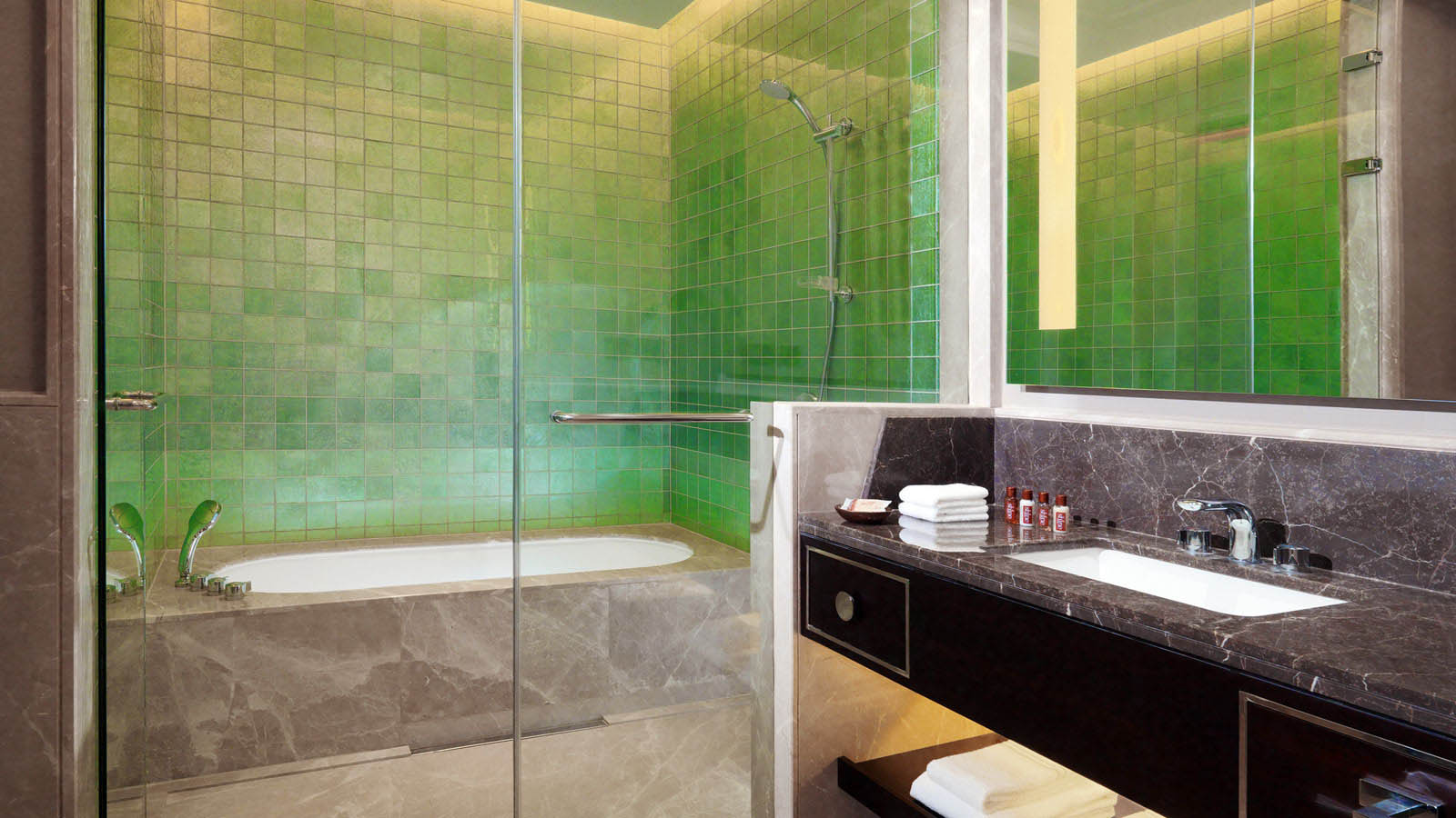 Sheraton Grand Adana  Hotel / Deluxe Room Banyo