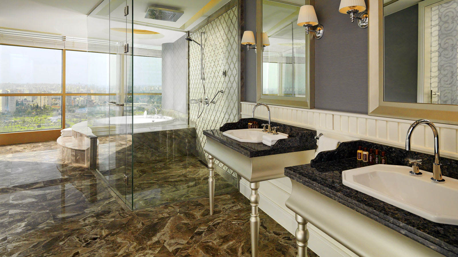 Sheraton Grand Adana  Hotel / Balayı Suiti Banyo