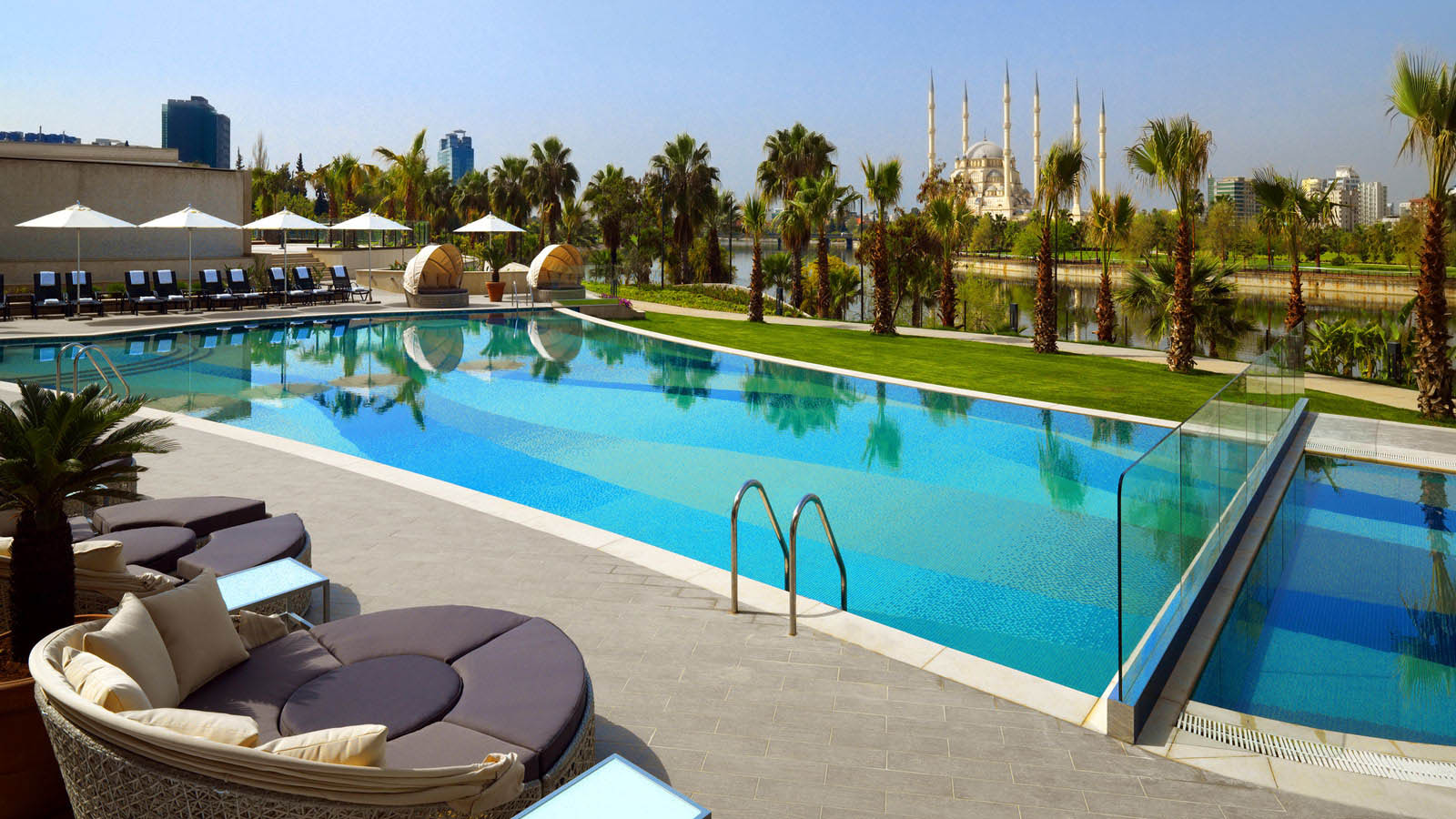 Sheraton Grand Adana  Hotel / Açık Havuz