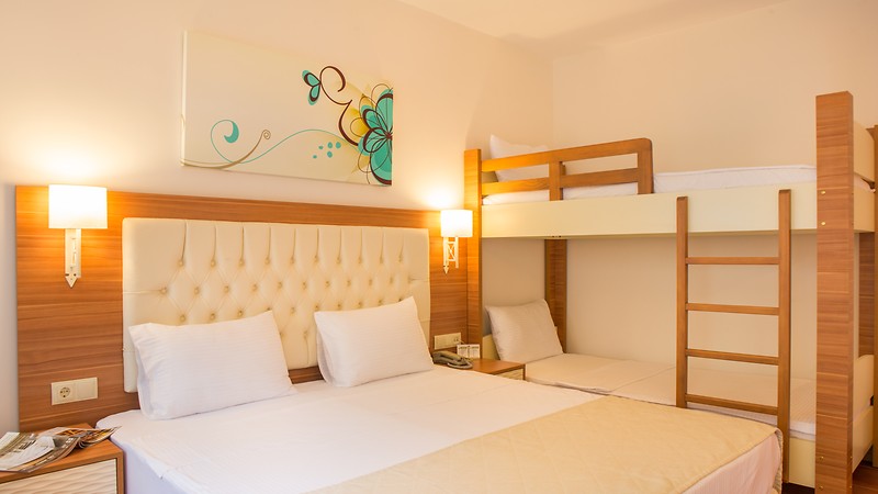 Suncity Hotel & Beach Club / aile odası