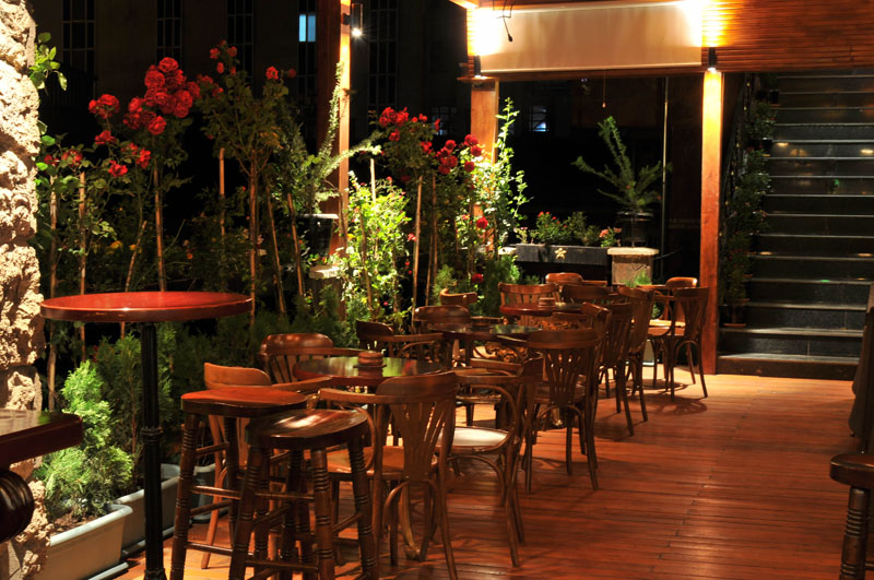 Tamara Business Hotel / The Norht Shield Bar.,