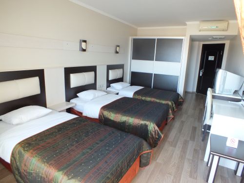 Tatlıses Hotel / ÜÇ YATAKLI ODA