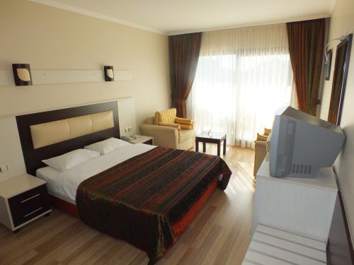 Tatlıses Hotel / BÜYÜK YATAKLI ODA
