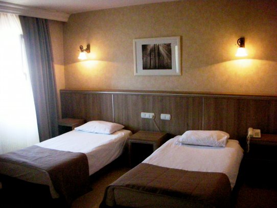 Üstün Otel Alsancak  