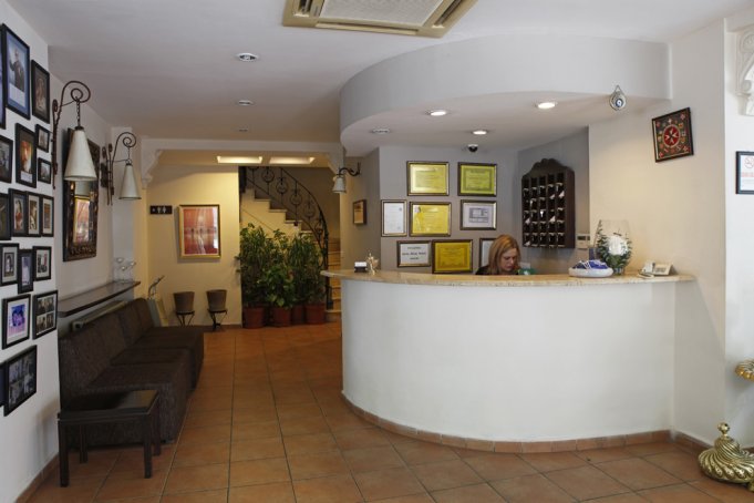 Üstün Otel Alsancak  
