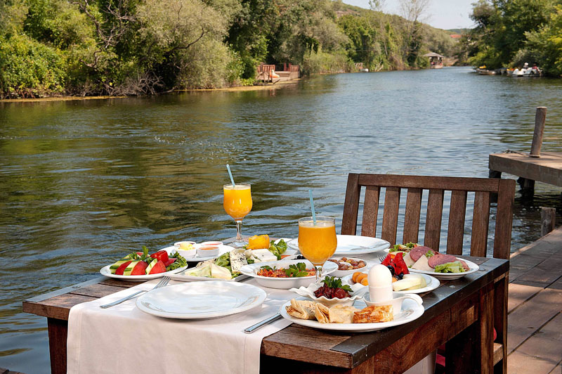 Wineport Lodge Ağva / İskelede kahvaltı